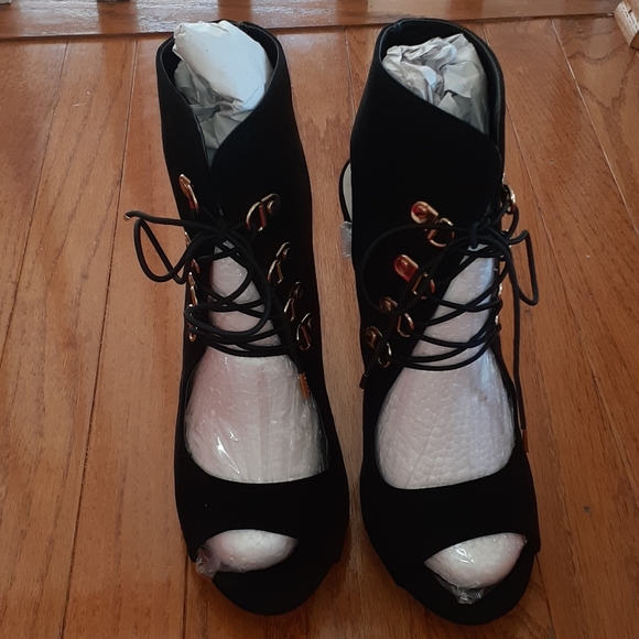 🥳🥳SOLD🥳🥳Dressy Black Sandals - Picture 1 of 4